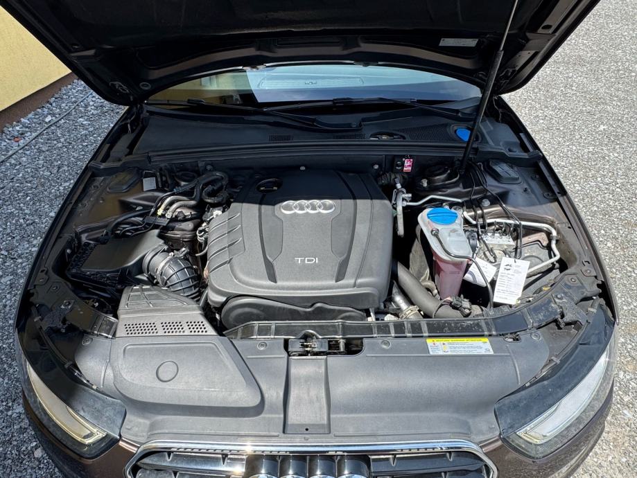 
								Audi A4 2,0 TDI Sport,3X S Line full									