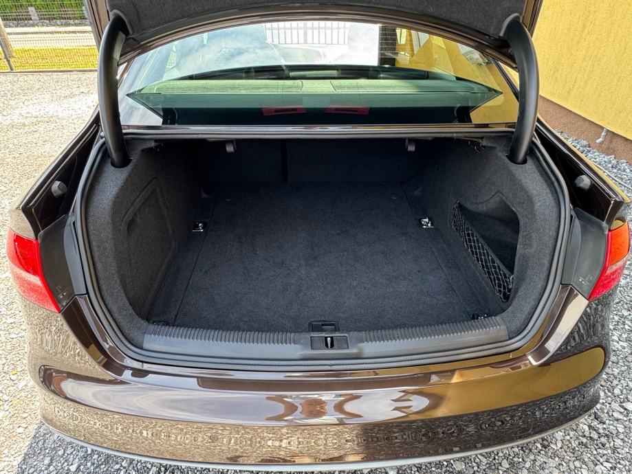 
								Audi A4 2,0 TDI Sport,3X S Line full									