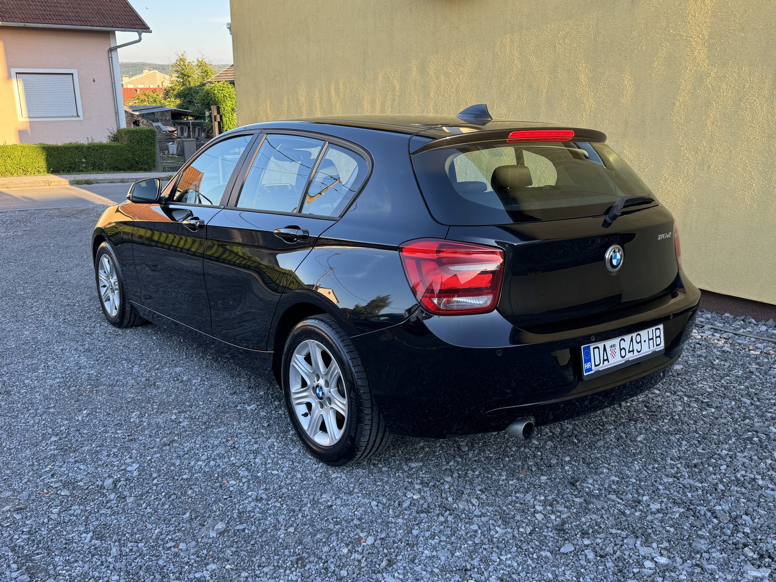 
								BMW serija 1 116d, Regan do 04/2027 full									