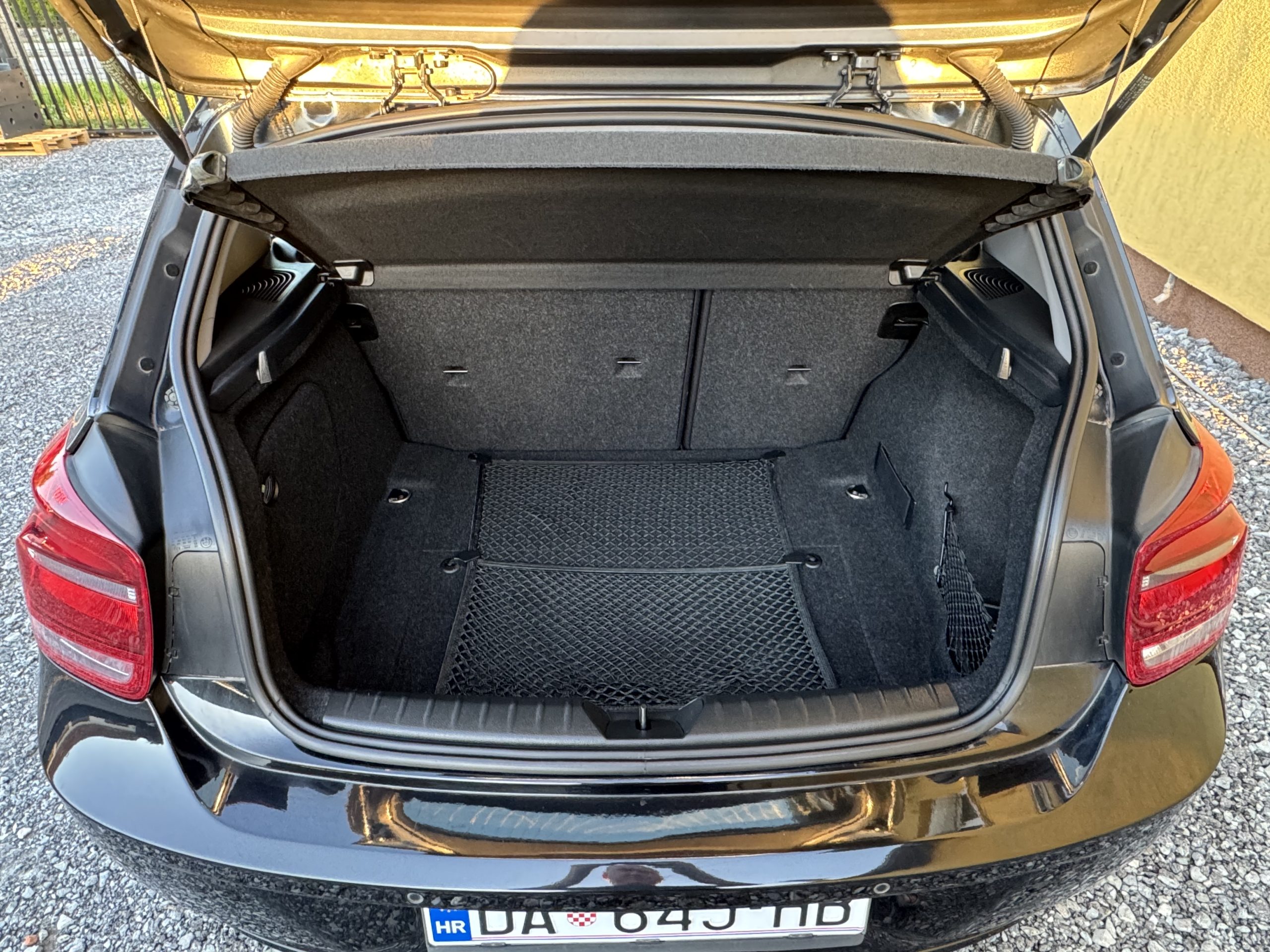 
								BMW serija 1 116d, Regan do 04/2027 full									