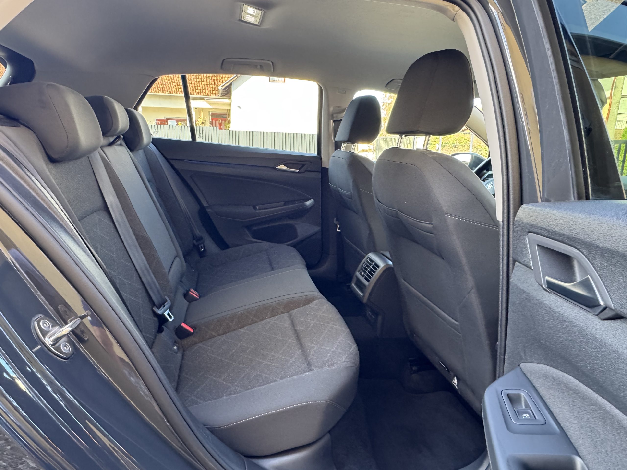 
								VW Golf 8 1,5 TSI Life Navi, ACC,LED full									