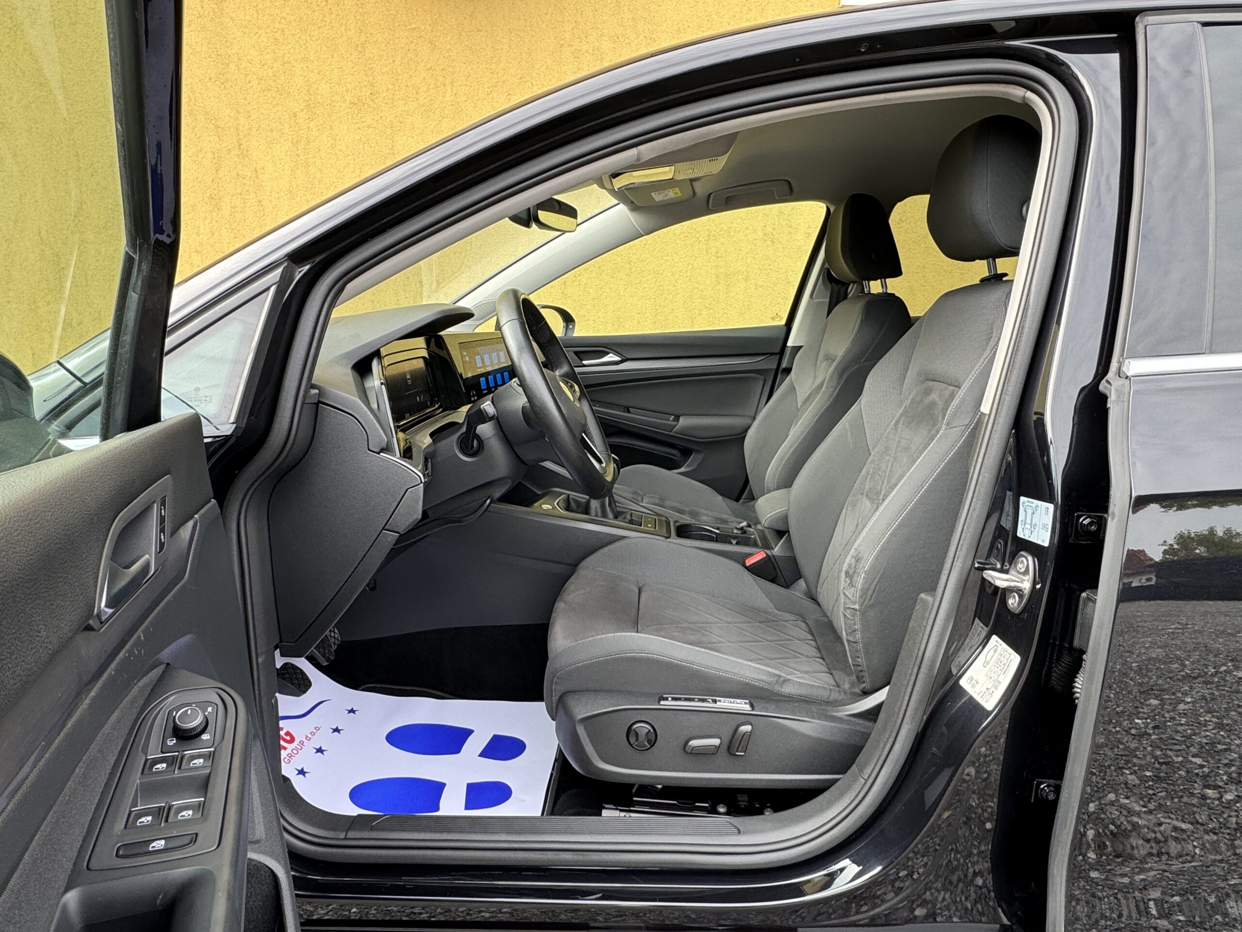 
								VW Golf 8 1,5 TSi Style,Navi,Kamera,ACC,Head up display full									