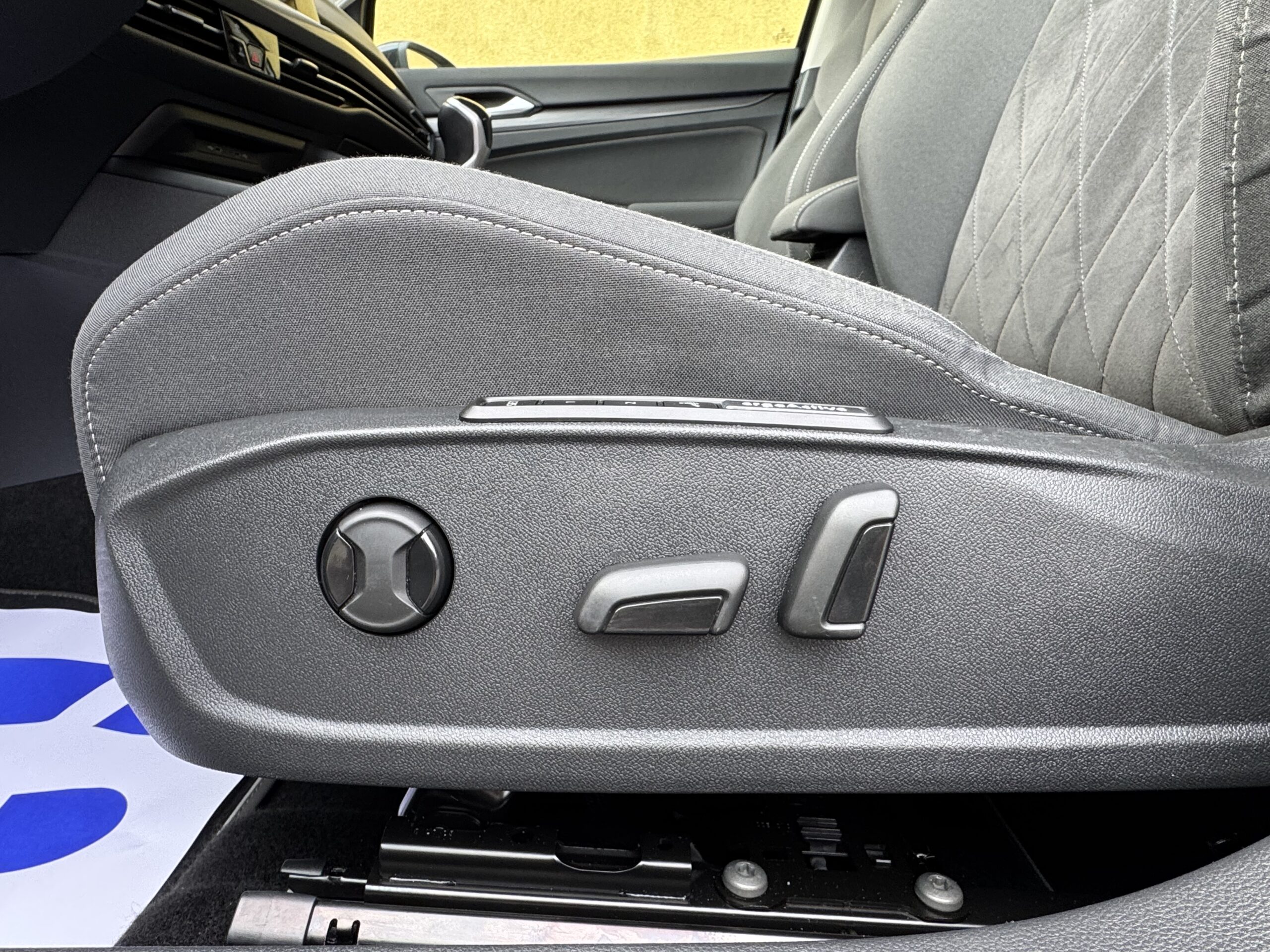 
								VW Golf 8 1,5 TSi Style,Navi,Kamera,ACC,Head up display full									