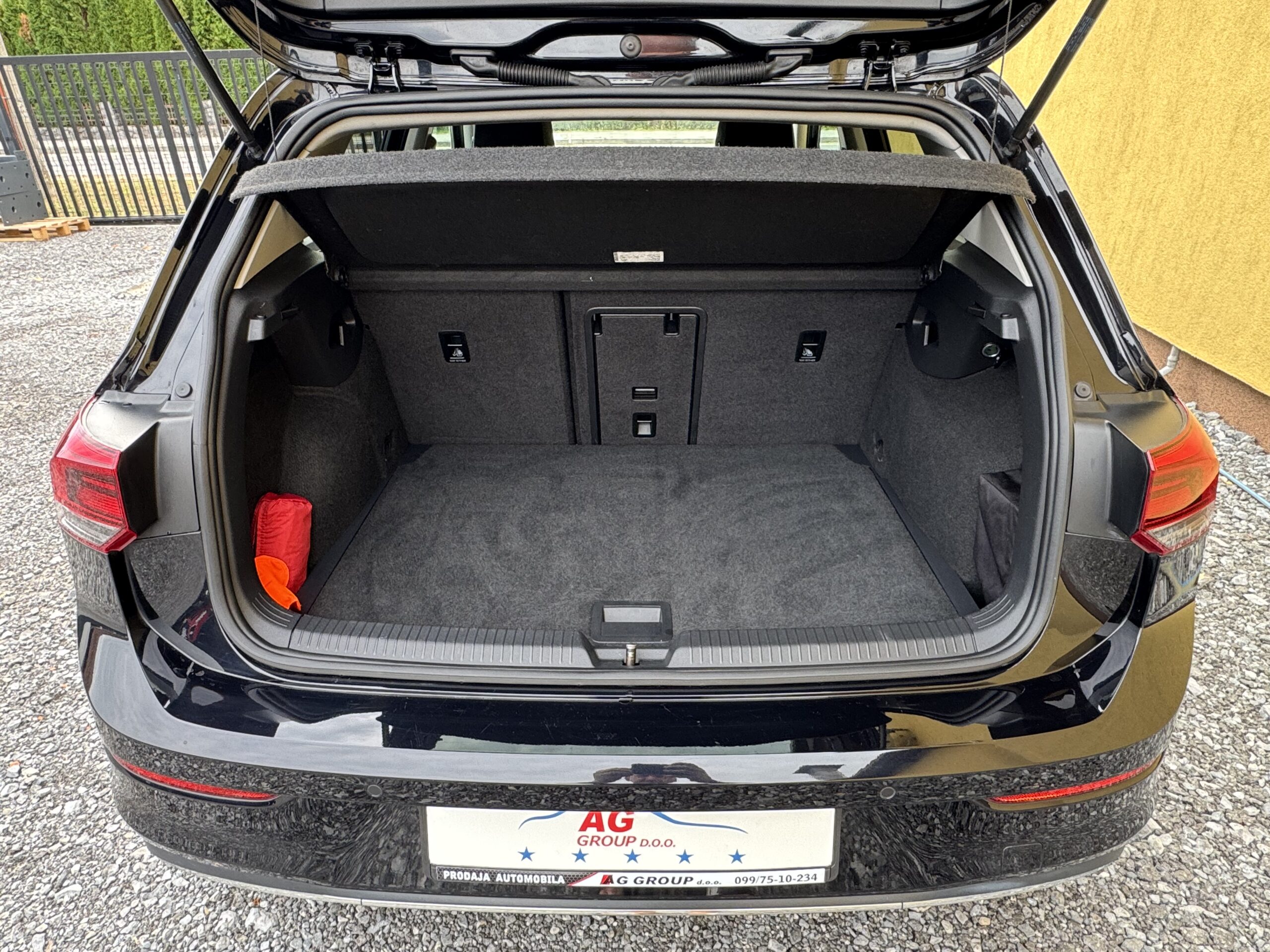 
								VW Golf 8 1,5 TSi Style,Navi,Kamera,ACC,Head up display full									
