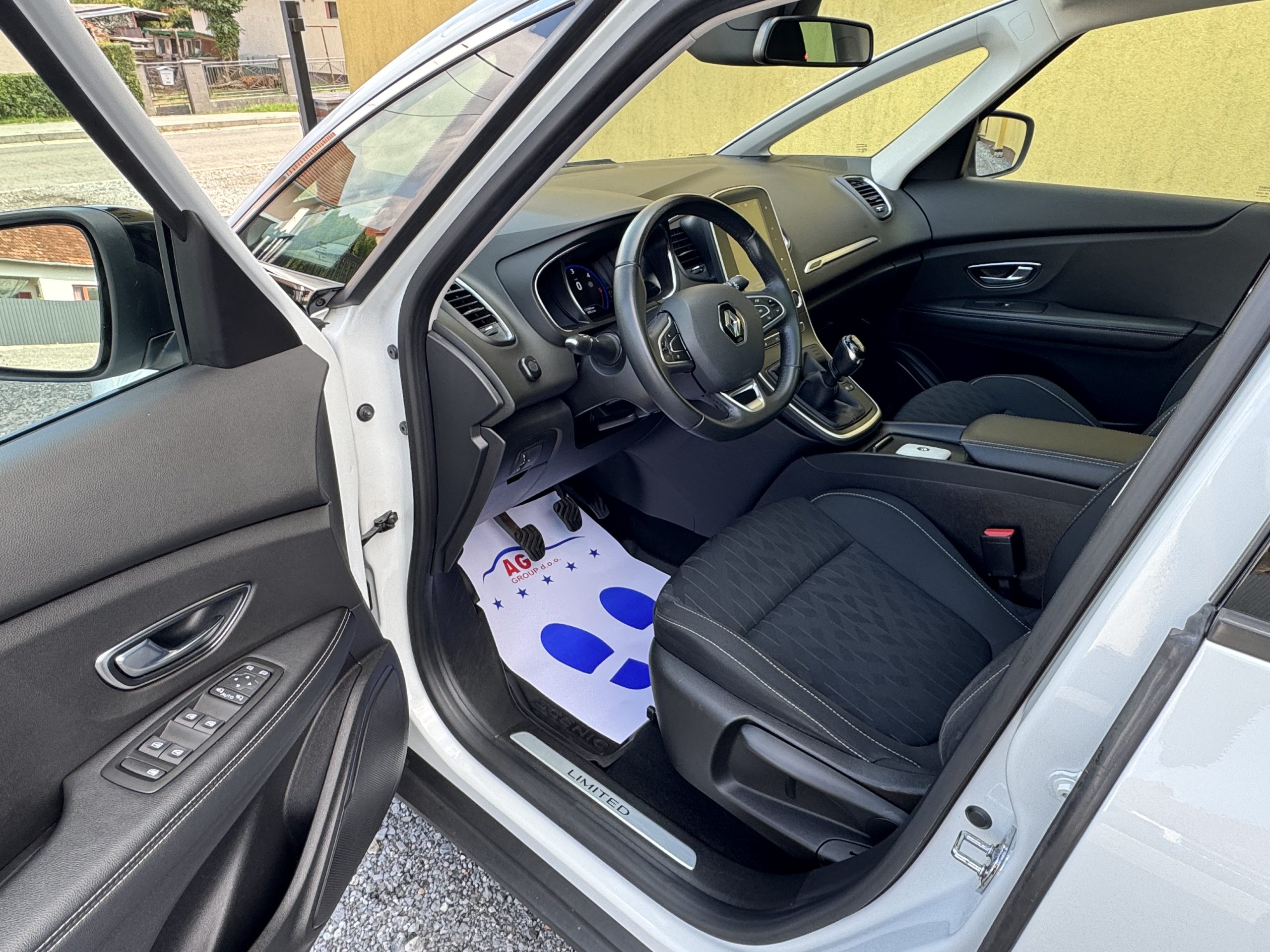 
								Renault Scenic 1,7 dci 120 KS, Panorama full									