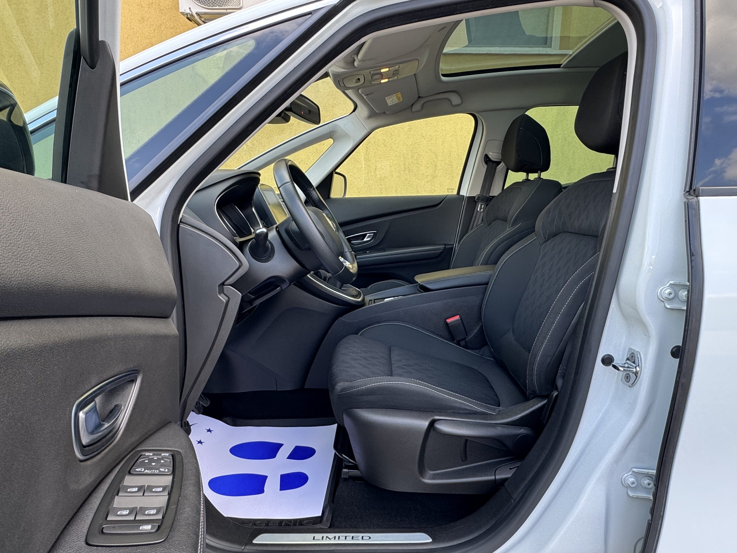 
								Renault Scenic 1,7 dci 120 KS, Panorama full									